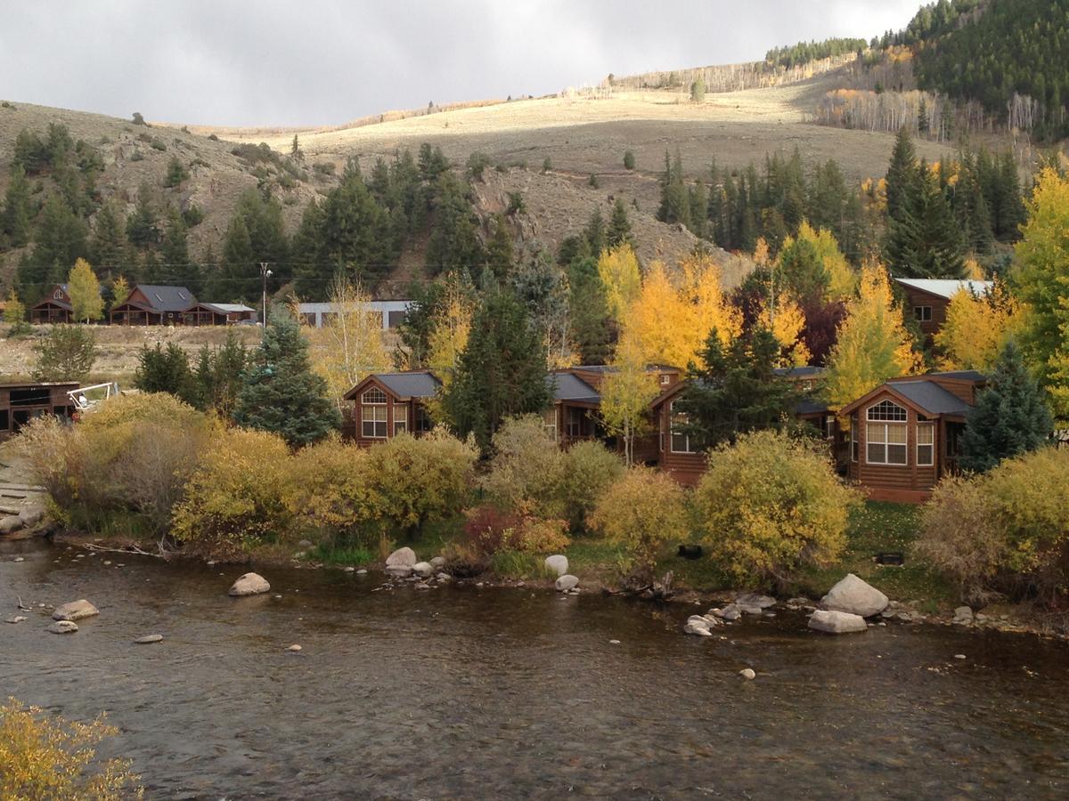 Three Rivers Resort Almont Екстер'єр фото